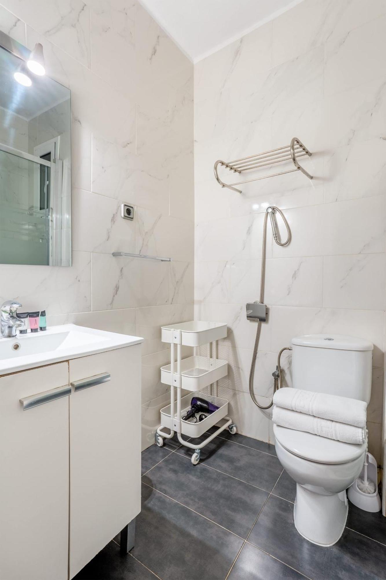 Next To Sagrada Familia 4-Bedroom Apartment Barcelona Exterior photo